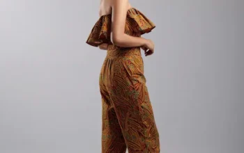 10 Inspirasi Model Jumpsuit Batik Wanita: Perpaduan Gaya Edgy, Elegan, dan Berkarakter