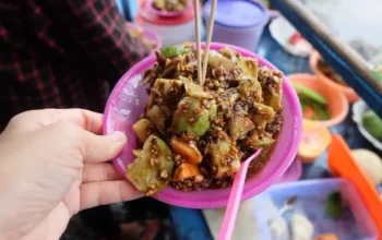 10 Kuliner Pedas Khas Nusantara, dari Rujak Aceh hingga Sambal Cakalang Roa
