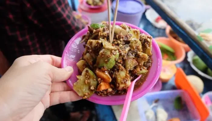 10 Kuliner Pedas Khas Nusantara, dari Rujak Aceh hingga Sambal Cakalang Roa