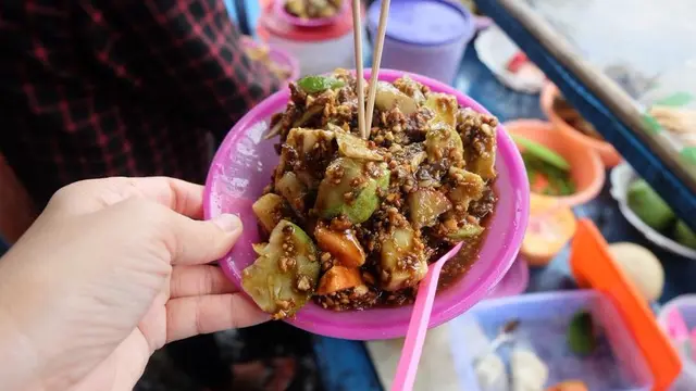10 Kuliner Pedas Khas Nusantara, dari Rujak Aceh hingga Sambal Cakalang Roa