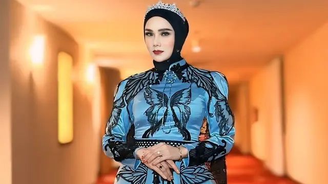 7 Model Cincin Bunga Hitam Terpopuler 2025, Aksesori Pilihan Mulan Jameela Jadi Sorotan