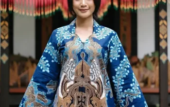 8 Ide Model Batik Cape untuk Wanita, Gaya Unik untuk Tampil Menawan di Berbagai Kesempatan