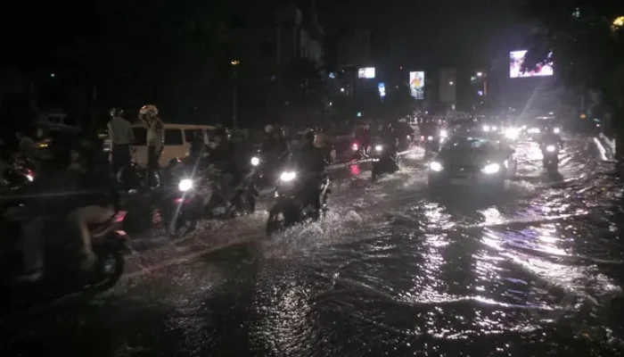 Alami Banjir Akibat Luapan Kali Sabi di Tol Jakarta-Tangerang