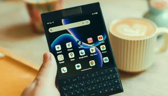 BlackBerry Bangkit? Titan 2 Hadirkan Nostalgia QWERTY dengan Rasa Android Modern