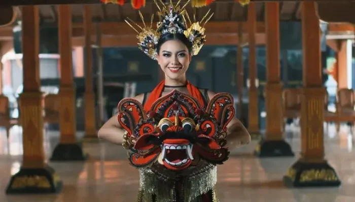 Firsta Yufi Amarta Putri Tampilkan Tari dan Lagu “Rek Ayo Rek” di Ajang Miss Supranational 2025