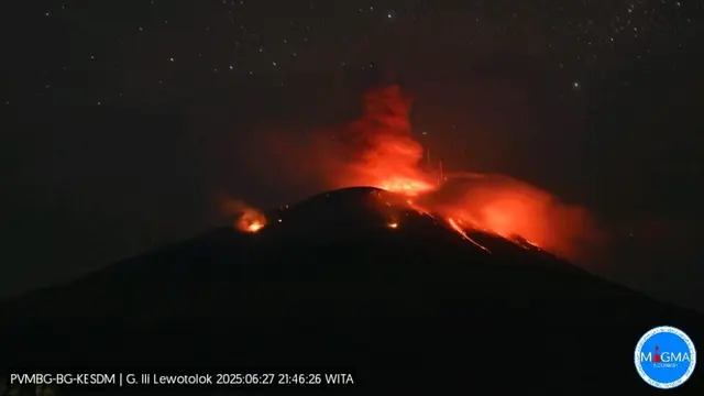 Gunung Ili Lewotolok Lembata NTT Erupsi Malam Ini, Lava Pijar Terpantau Meluncur Hingga 500 Meter