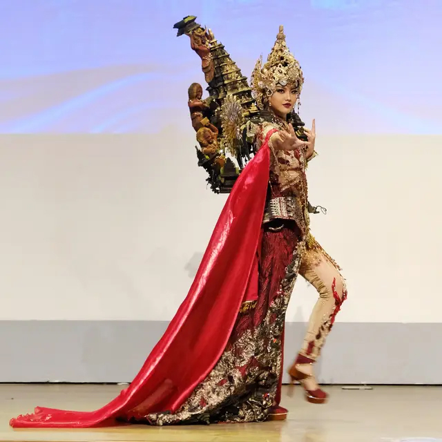 kostum nasional "Roro Jonggrang - Seribu Candi, Keteguhan Seorang Perempuan" Puteri Indonesia 2025