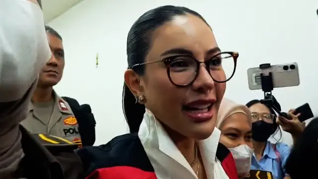 Momen Tiba di PN Jaksel, Nikita Mirzani Sempat Bercanda dan Dapat Dukungan Emak-Emak