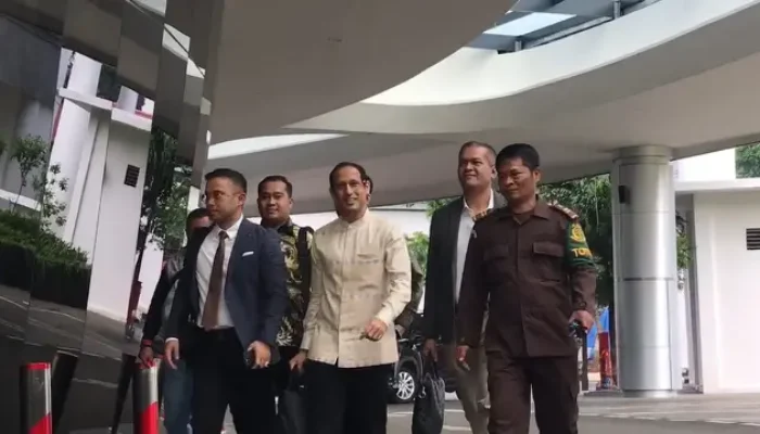 Potret Kelelahan Nadiem Makarim Usai Jalani Pemeriksaan Hampir 12 Jam di Kejagung
