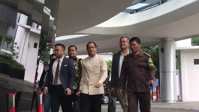 Potret Kelelahan Nadiem Makarim Usai Jalani Pemeriksaan Hampir 12 Jam di Kejagung
