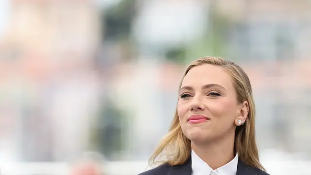 Rahasia Awet Muda Scarlett Johansson di Usia 41 Tahun: Mulai dari Micellar Water hingga Moisturizer
