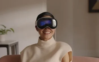 VisionOS 2.6 Resmi Dirilis, Apple Vision Pro Kini Bisa Scroll Pakai Mata dan Kompatibel dengan PS VR2