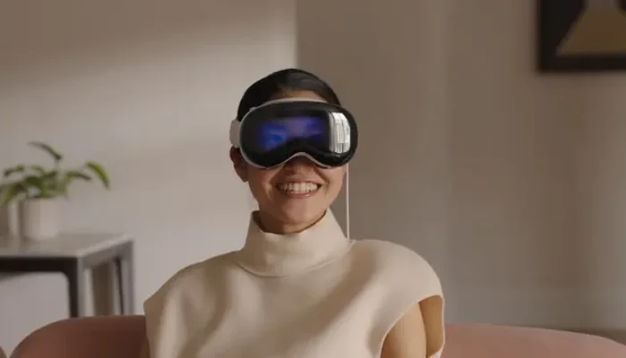 VisionOS 2.6 Resmi Dirilis, Apple Vision Pro Kini Bisa Scroll Pakai Mata dan Kompatibel dengan PS VR2
