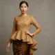 7 Model Gaun Batik Peplum Kombinasi Brokat, Tampilkan Siluet Tubuh Lebih Proporsional