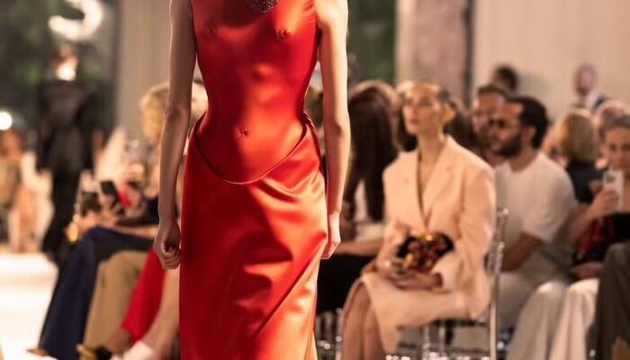 Kalung Jantung yang Berdetak: Eksplorasi Futuristik dan Surealisme di Koleksi Terbaru Schiaparelli