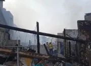 Kebakaran Hanguskan Dua RT di Kebayoran Lama, Korsleting Listrik Diduga Jadi Pemicu