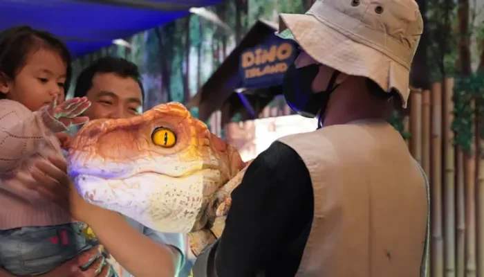 Liburan Seru di Pakuwon Mall Bekasi, Saksikan Instalasi Dinosaurus Tertinggi se-Indonesia