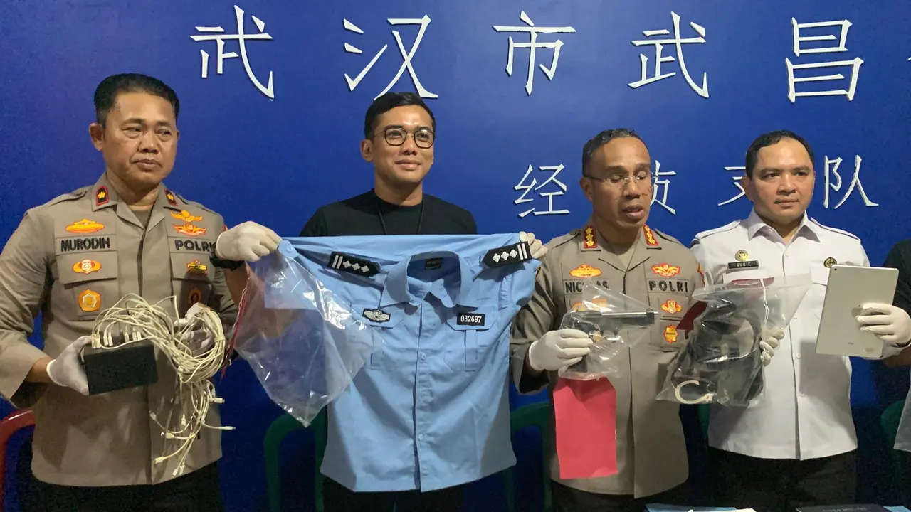 Polisi Gerebek Sindikat Penipuan Online Berkedok 'Kepolisian Wuchang', 11 WNA Tiongkok Diamankan