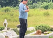 Viral Video Anak Tuli Berdoa di Makam sang Ibu Gunakan Bahasa Isyarat, Warganet Terharu