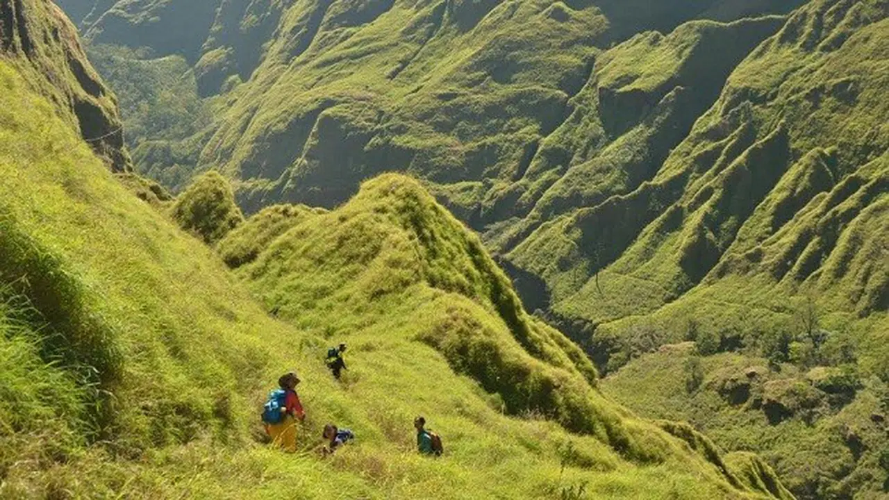Meski tidak sepopuler jalur pendakian Senaru dan Senalun, Torean oleh masyarakat lokal kerap digunakan “jalan singkat” untuk langsung sampai ke Danau Segara Anak di Gunung Rinjani.