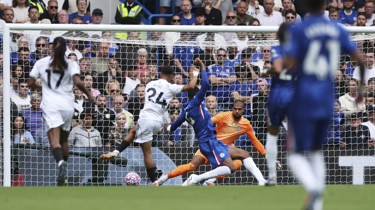 Momen saat Josh King mencetak gol di laga Chelsea vs Fulham di Stamford Bridge di pekan ketiga Liga Inggris 2025/2026, Sabtu (30/08/2025).