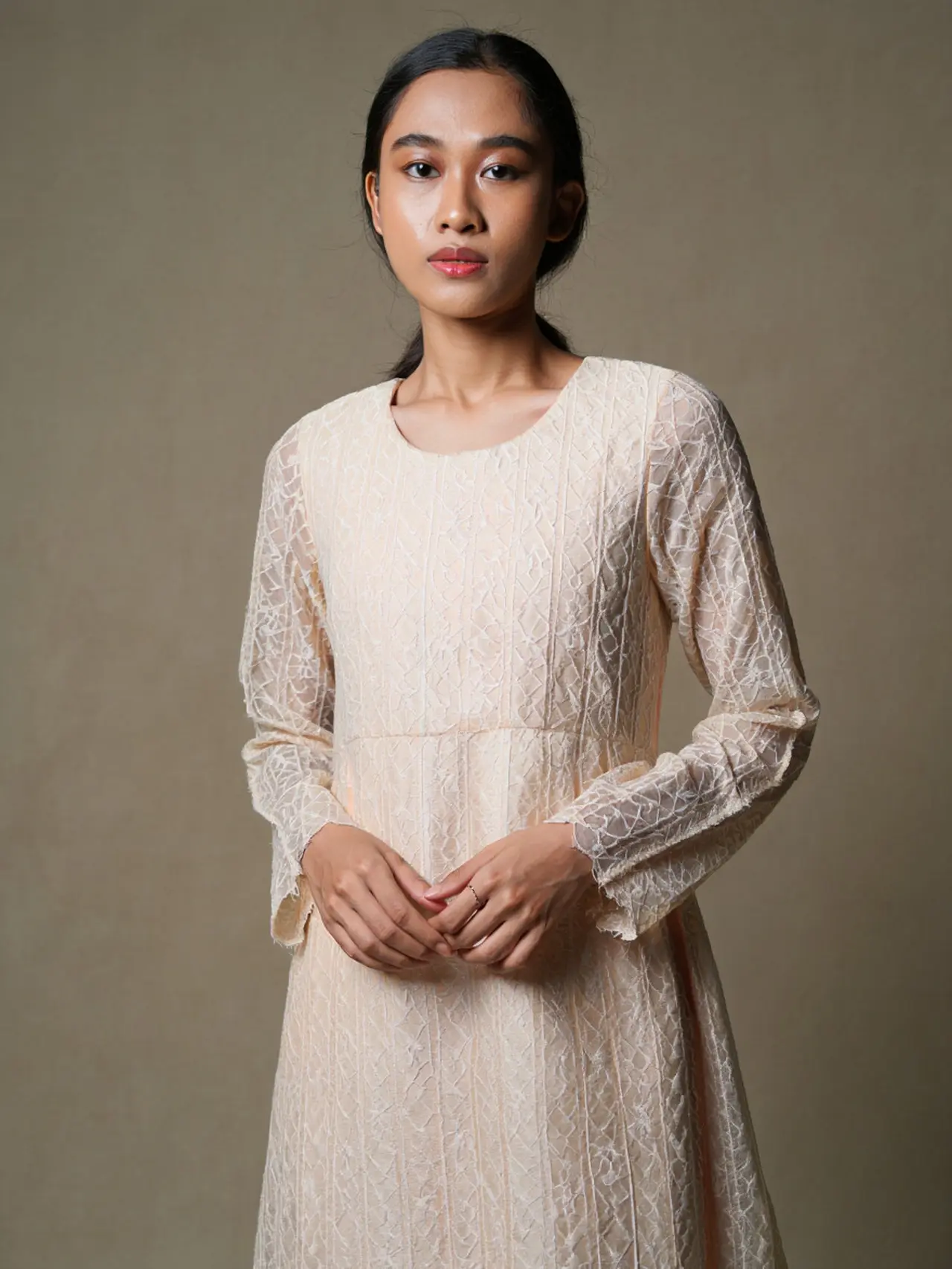 8 Inspirasi Dress Brokat Full Embroidery Cutting Minimalis (Reve)