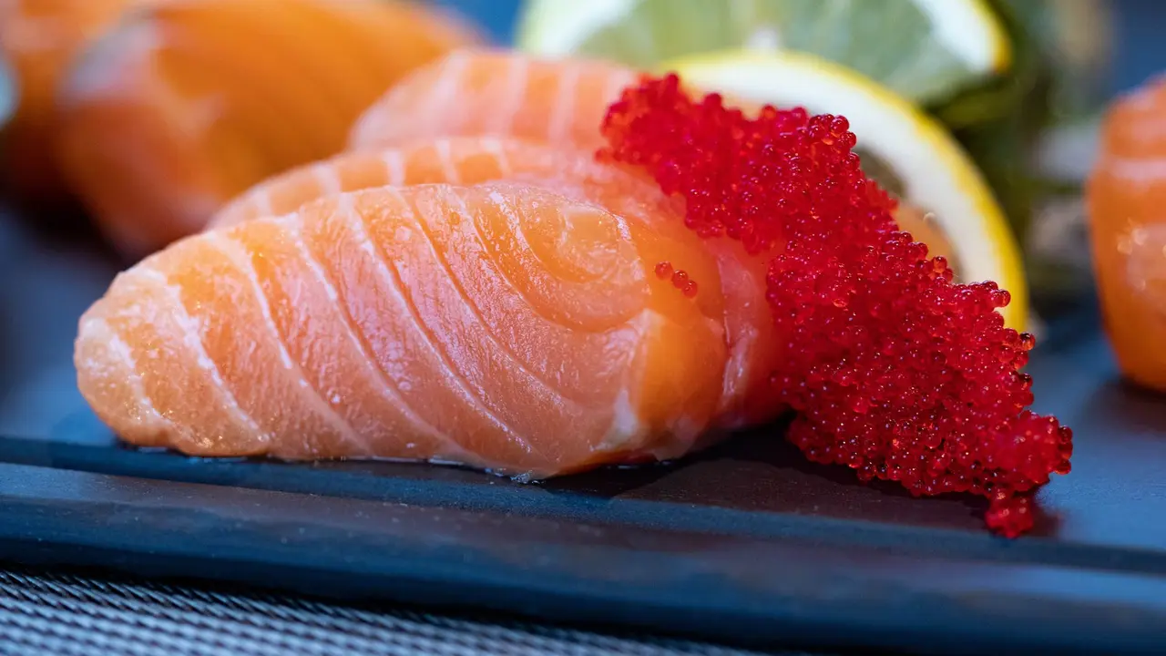 Jangan Masak Ikan Salmon Terlalu Lama, Ini Cara Agar Tetap Lembut dan Tidak Kering Credit: pexels.com/Valeria