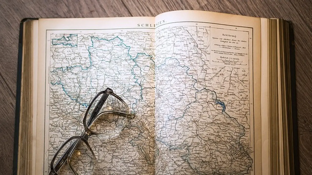 Ilustrasi buku sejarah (Sumber: Pixabay)
