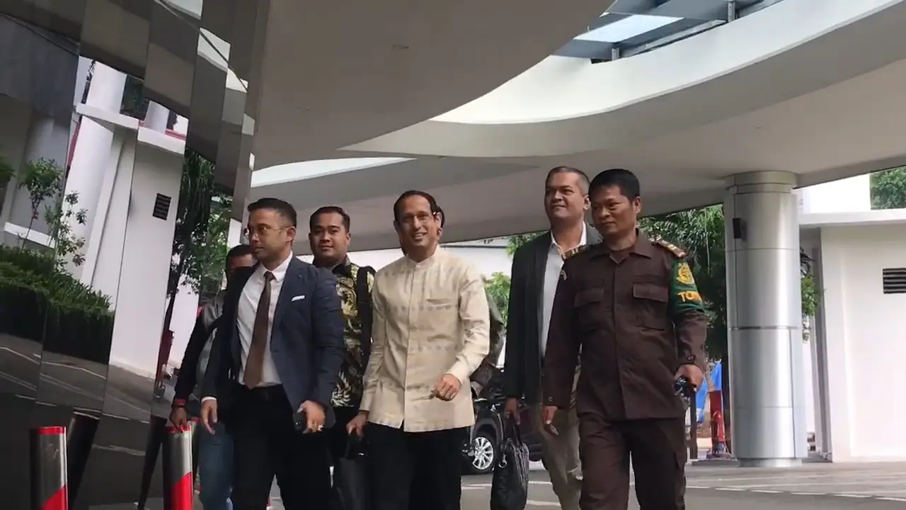 Mantan Mendikbud Ristek Nadiem Makarim memenuhi panggilan pemeriksaan Kejaksaan Agung, Senin (23/6/2025).