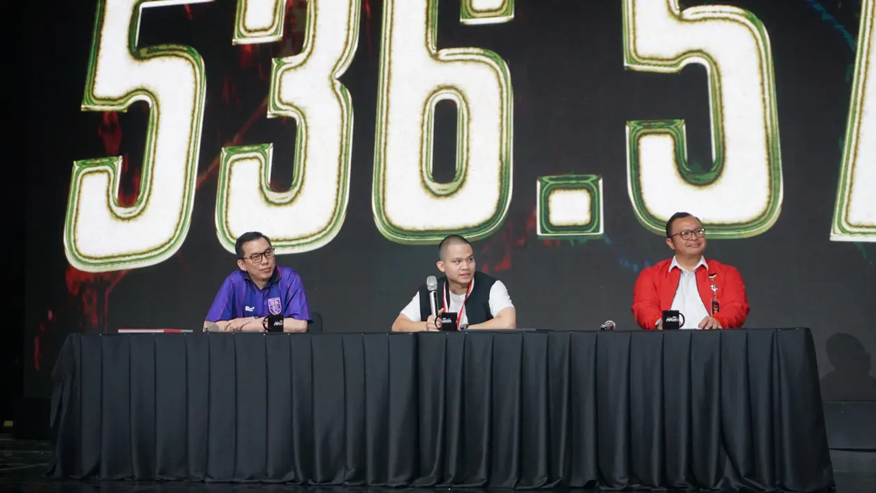 Cellos (tengah) melakukan sesi konferensi pers pra laga Byon Madness 2 di Daan Mogot, Jakarta Barat pada Jum'at (29/08/2025).