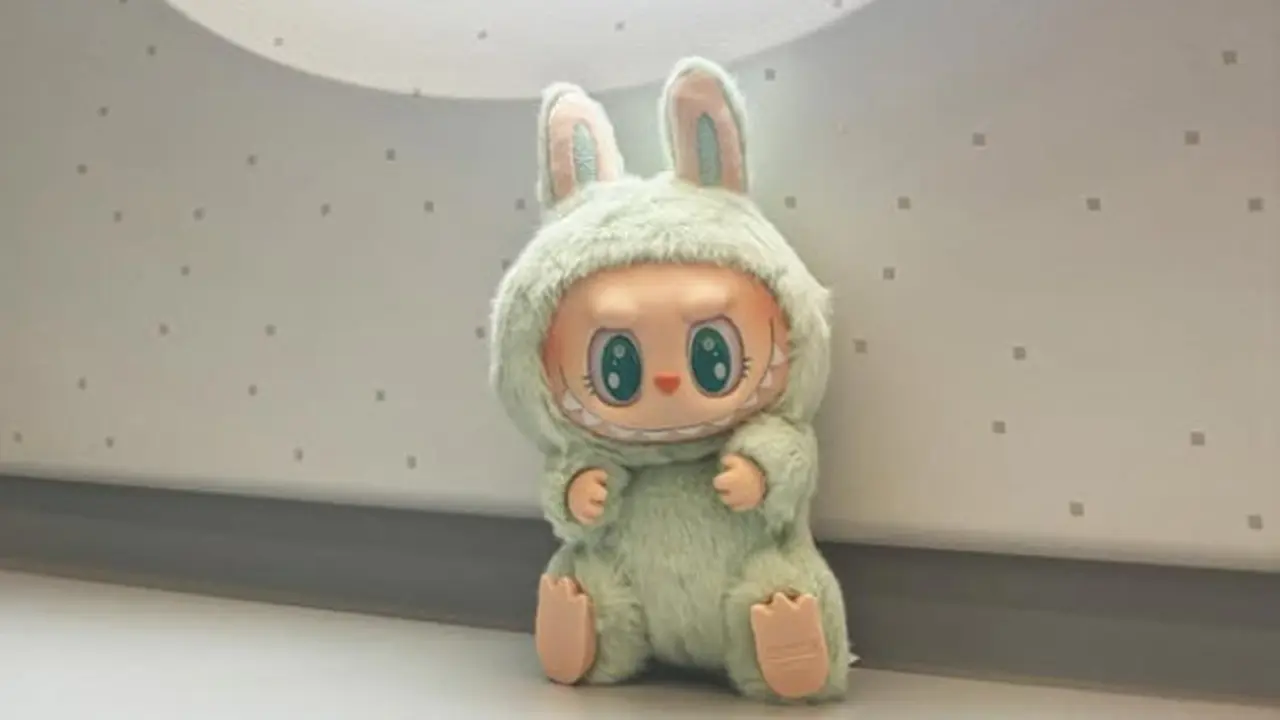 Boneka Labubu.