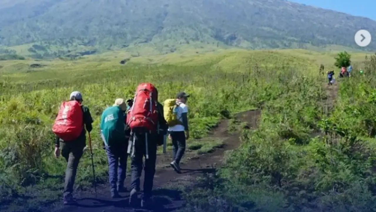 6 Tips Mendaki Gunung Rinjani Bagi Pemula, Wajib Sarapan sampai Pakai Jasa Pemandu.
