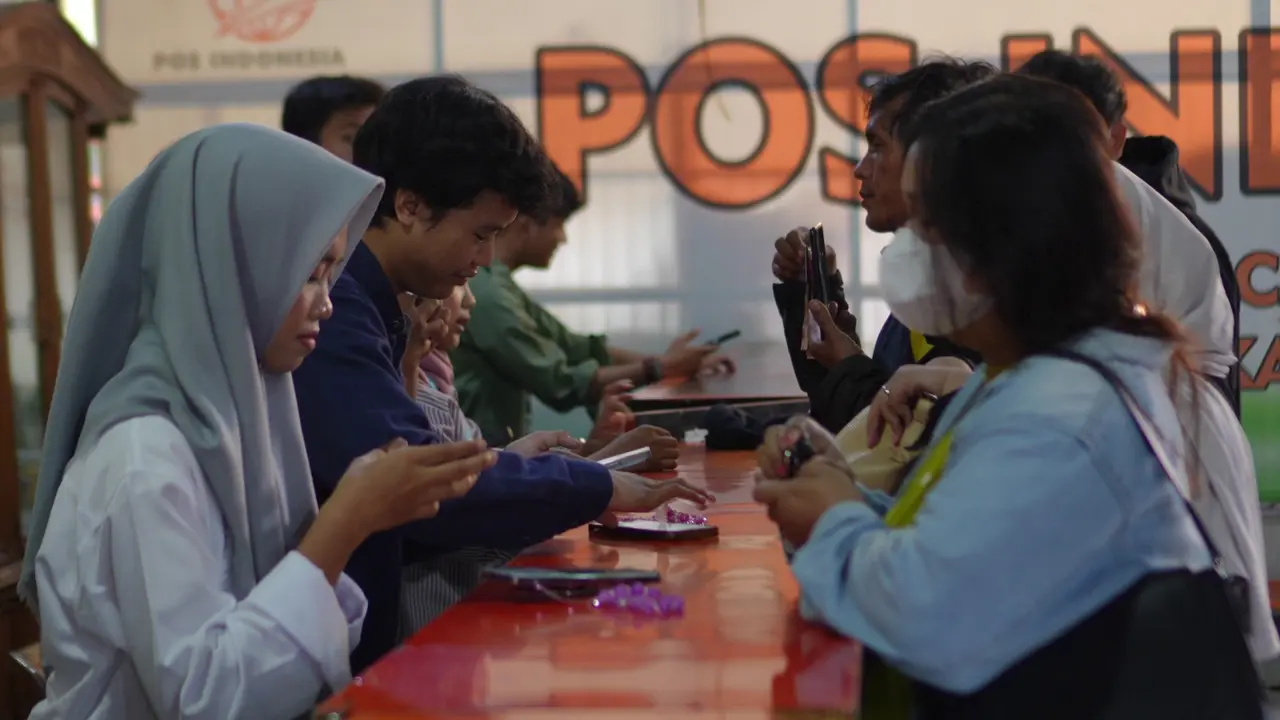 Program BSU 2025 menyasar pekerja atau buruh yang yang bergaji di bawah Rp3,5 juta per bulan yang masuk daftar sebagai penerima Bantuan Subsidi Upah (BSU) dari Kementerian Ketenagakerjaan (Kemnaker).