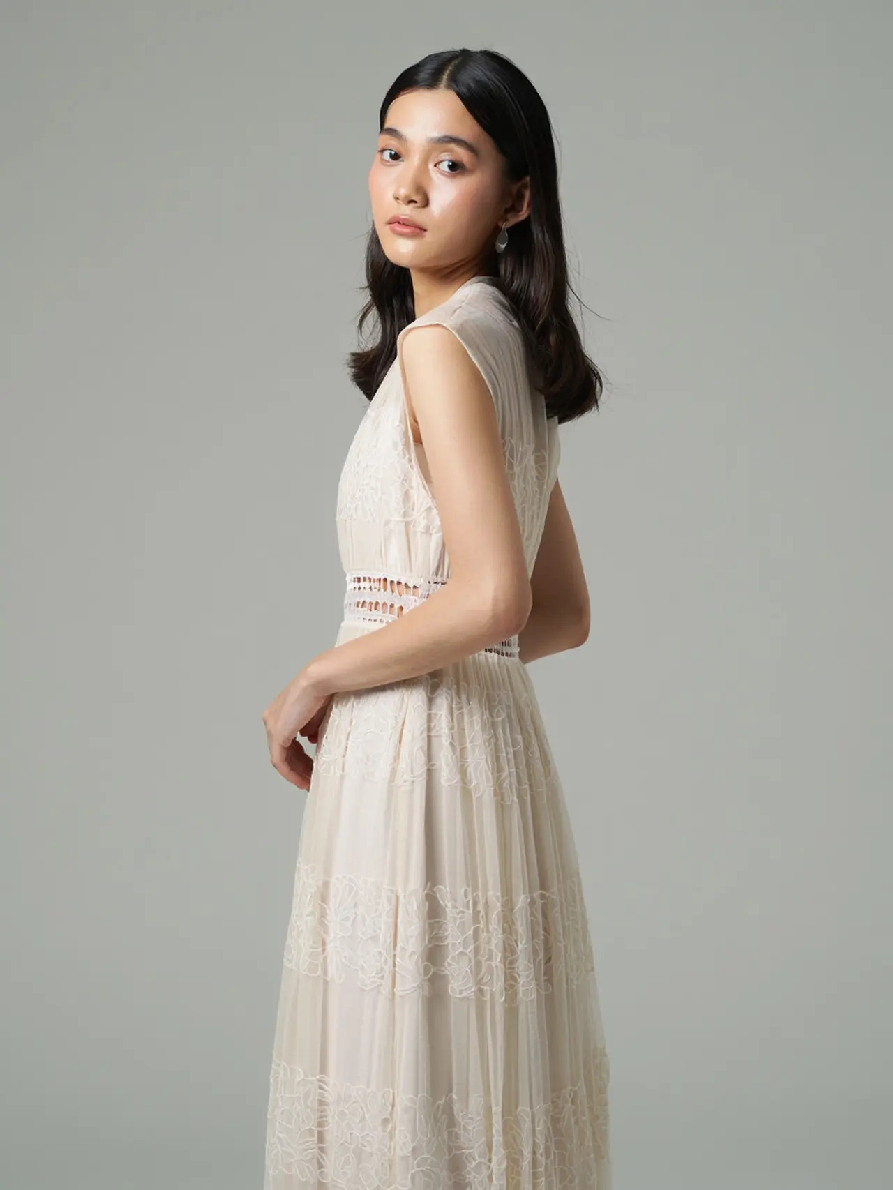 8 Inspirasi Dress Brokat Full Embroidery Cutting Minimalis (Reve)