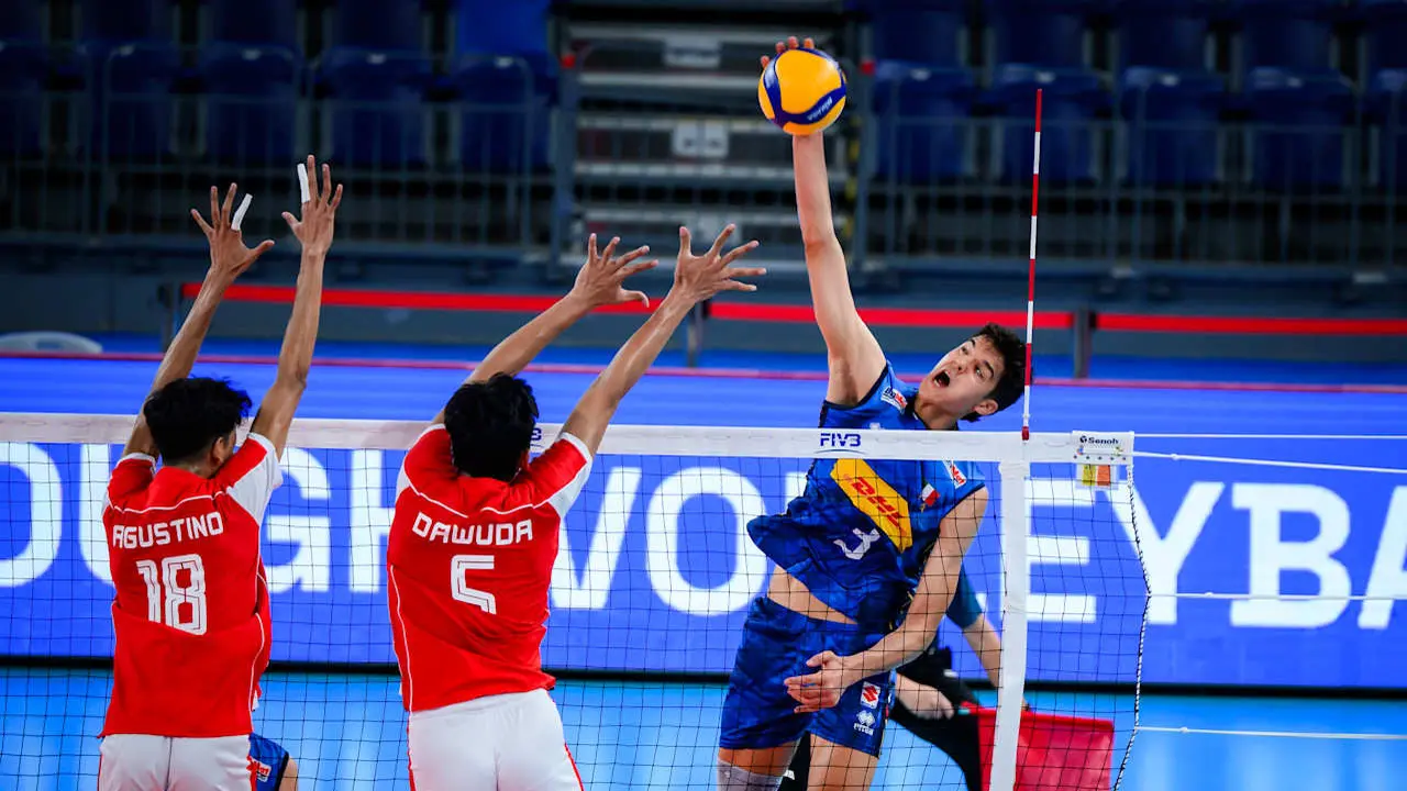 Timnas voli Indonesia kalah dari Italia 0-3 (21-25, 17-25, 22-25) pada pertandingan pertama Pool D Kejuaraan Dunia Voli Putra U-21 2025 di Jiangmen Sports Center, China, Kamis (21/8). (foto: Volley Ball World)
