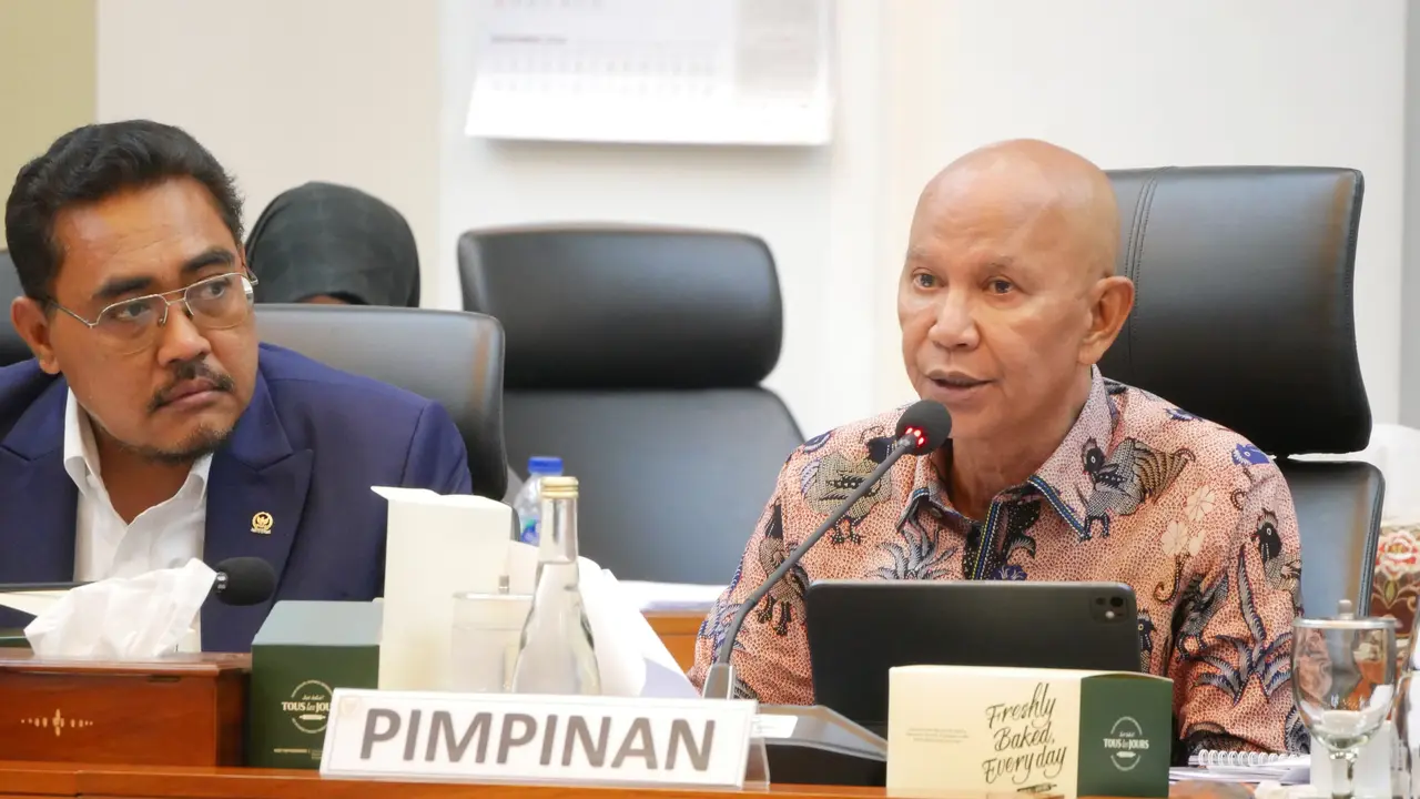 Ketua Badan Anggaran (Banggar) Said Abdullah dalam Rapat Kerja Banggar DPR RI dengan tujuh Kementerian Koordinator (Kemenko) Kabinet Merah Putih di Gedung DPR RI, Jakarta, Senin (2/12/2025).