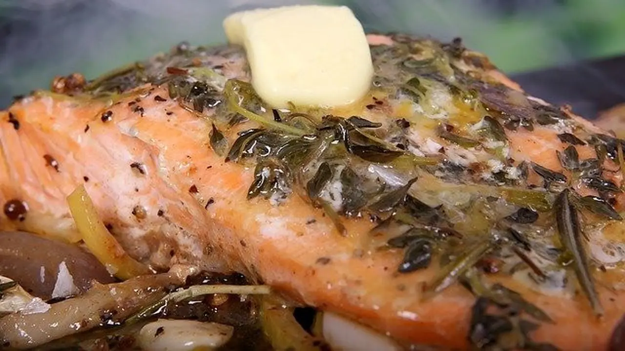 Salmon Kukus (Image by Shutterbug75 from Pixabay)