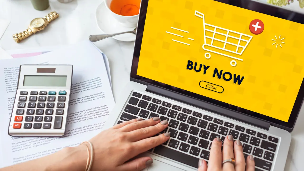 Ilustrasi e-Commerce / Freepik by rawpixel.com