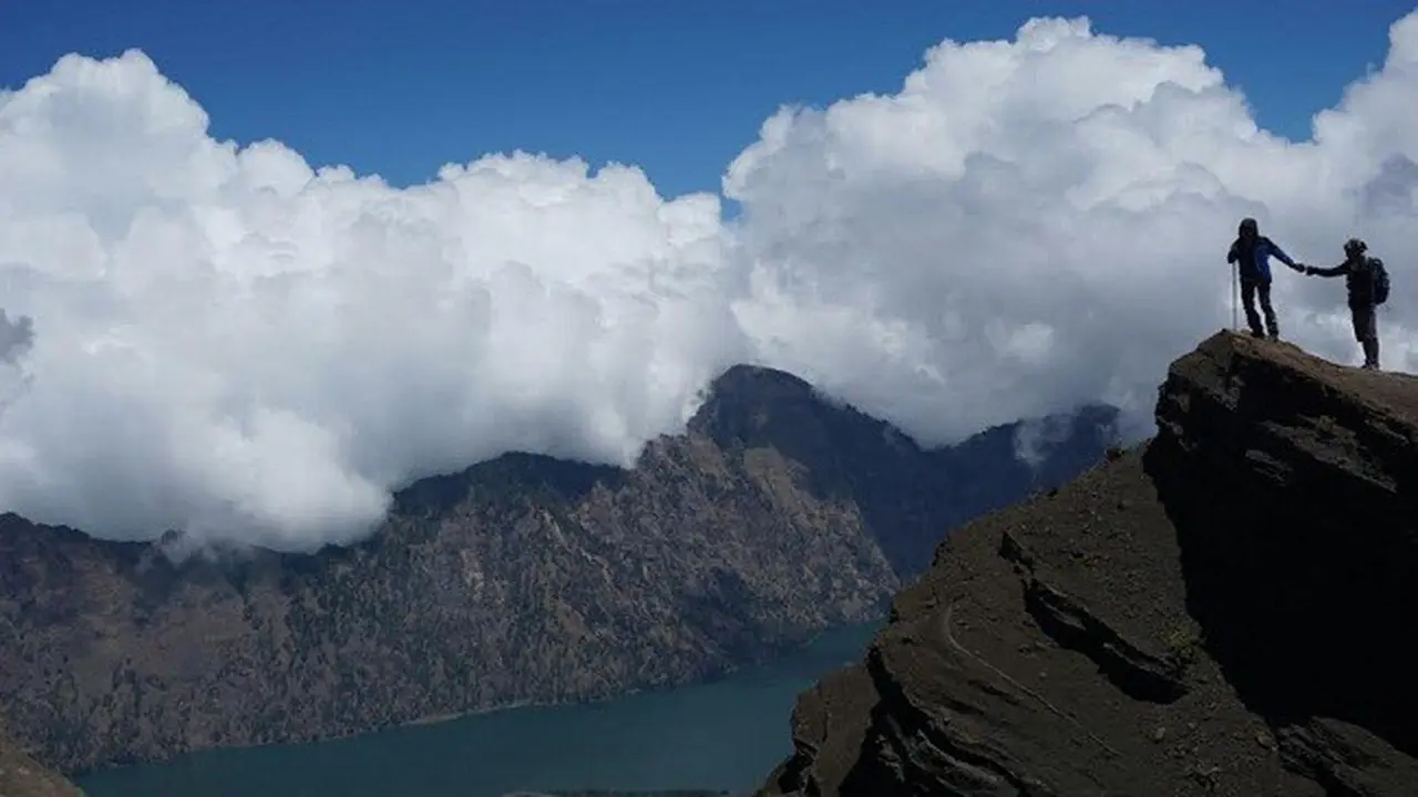 Selain jalur pendakian Senaru dan Sembalun, Gunung Rinjani juga memiliki jalur pendakian Torean yang sarat petualangan.