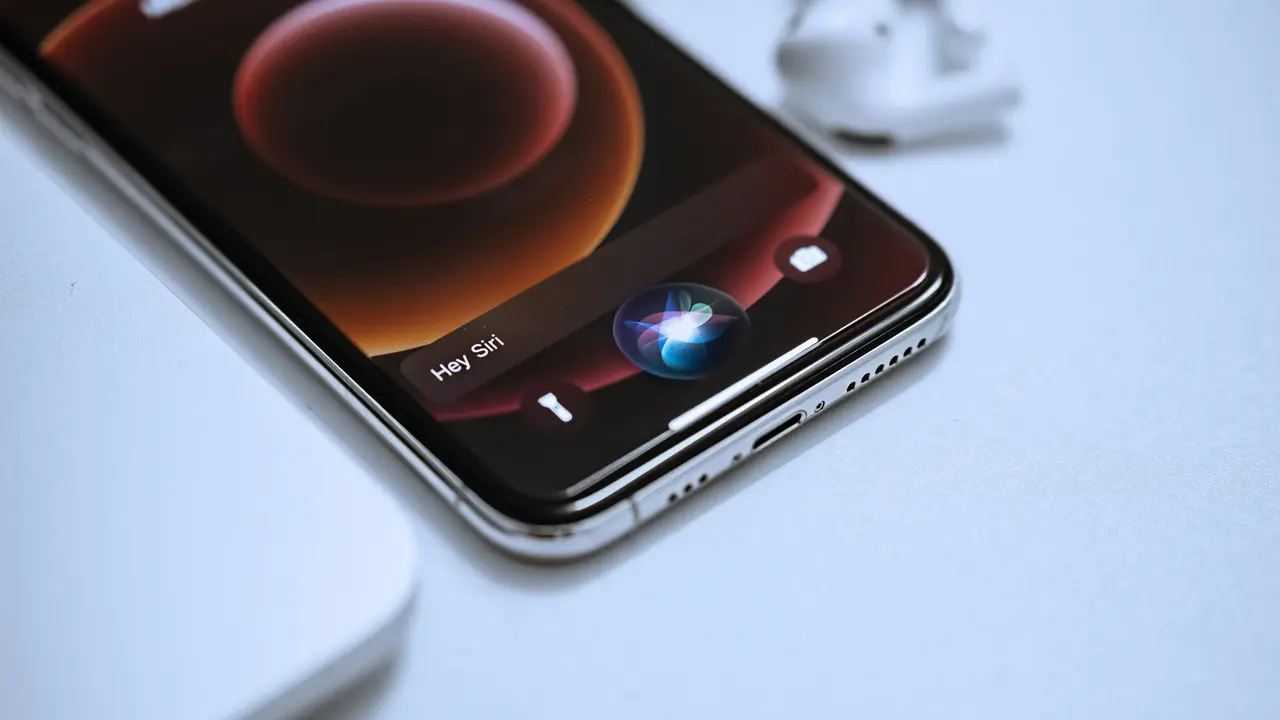 How to change Siri voice on various Apple devices.