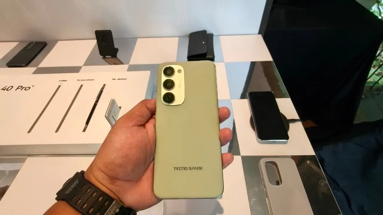 Tecno Spark 40 Pro+ Tundra Green saat acara peluncuran di Jakarta.