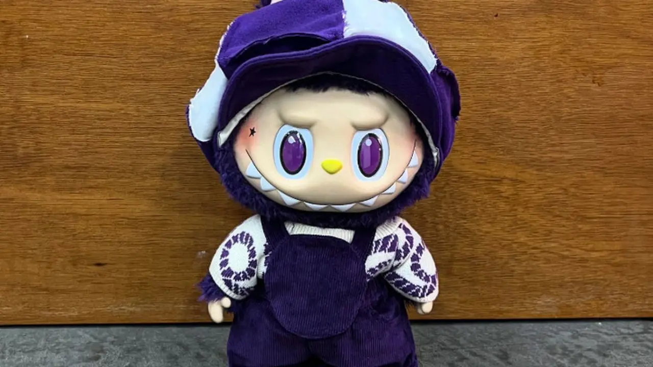 Boneka Labubu.