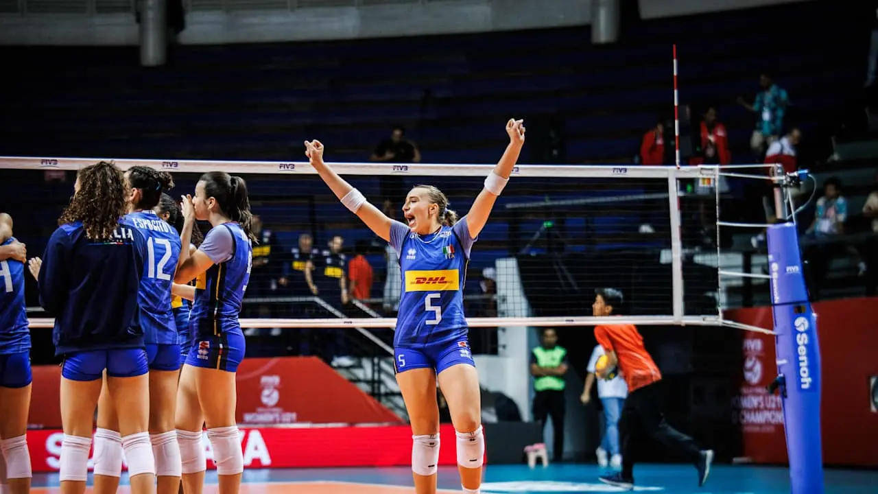 Timnas voli putri Italia U-21 mengalahkan China 3-0 (25-23, 25-19, 25-15) pada perempat final Kejuaraan Dunia Voli Putri U-21 2025 di Jawa Pos Arena, Surabaya, Jumat (15/8).