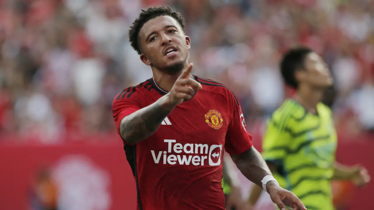Pemain Manchester United Jadon Sancho berselebrasi setelah mencetak gol ke gawang Arsenal dalam pertandingan pramusim di MetLife Stadium, New Jersey, Amerika Serikat, Minggu (23/7/2023). (Leonardo Munoz / AFP)