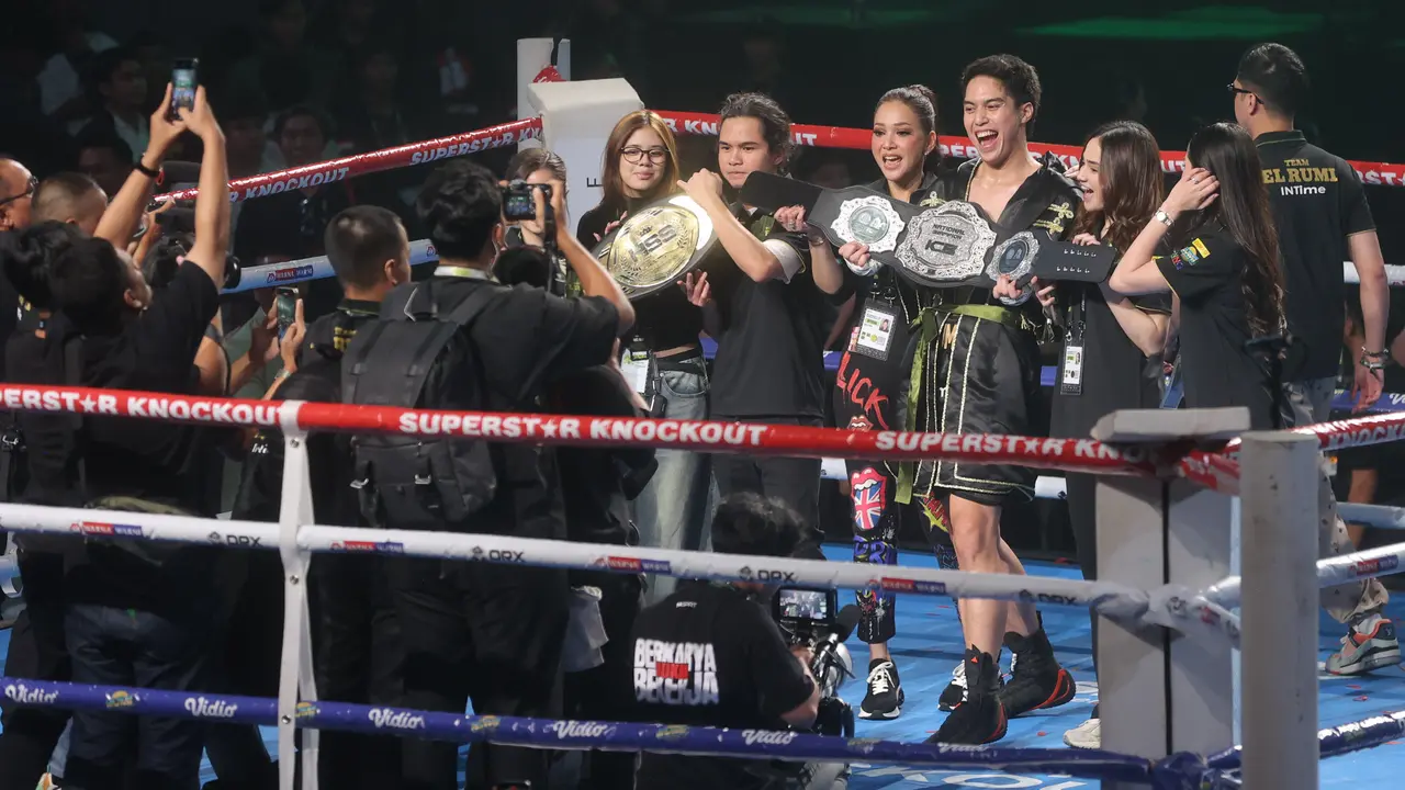 El Rumi merayakan kemenangannya atas Jefri Nichol dalam Superstar Knockout Vol.3. bersama keluarga termasuk sang ibunda, Maia Estianty.