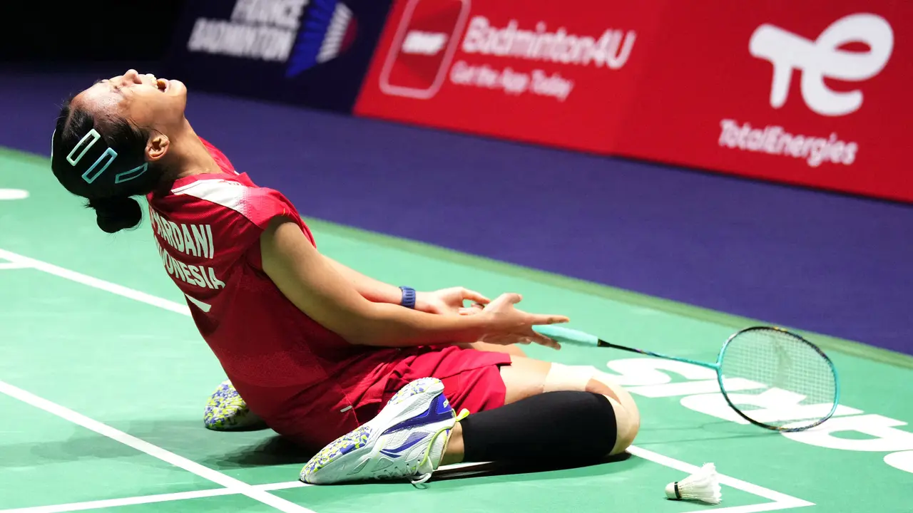 Kemenangan atas Pusarla V Shindhu mengantar Putri Kusuma Wardani lolos ke babak semifinal tunggal putri Kejuaraan Dunia 2025.