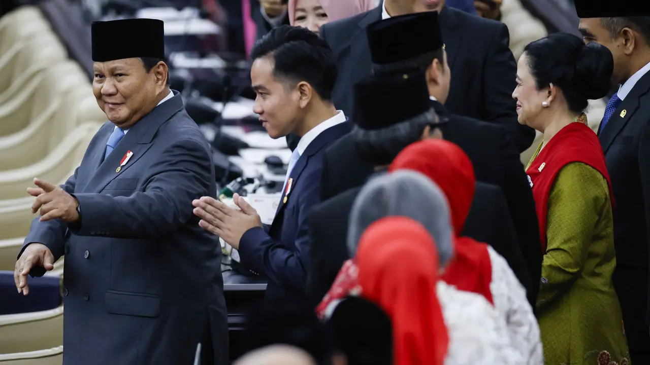 Prabowo Subianto hadir didampingi Wakil Presiden Republik Indonesia Gibran Rakabuming Raka. (Ajeng Dinar Ulfiana/POOL/AFP)