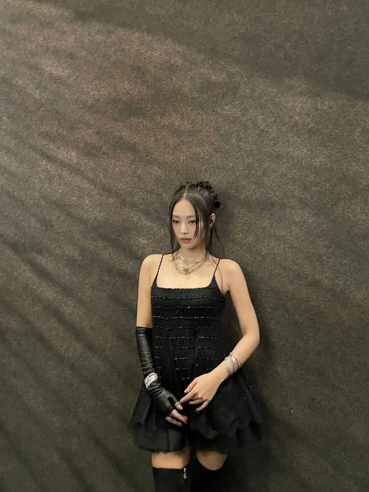 Pakaian Jennie yang serba hitam
