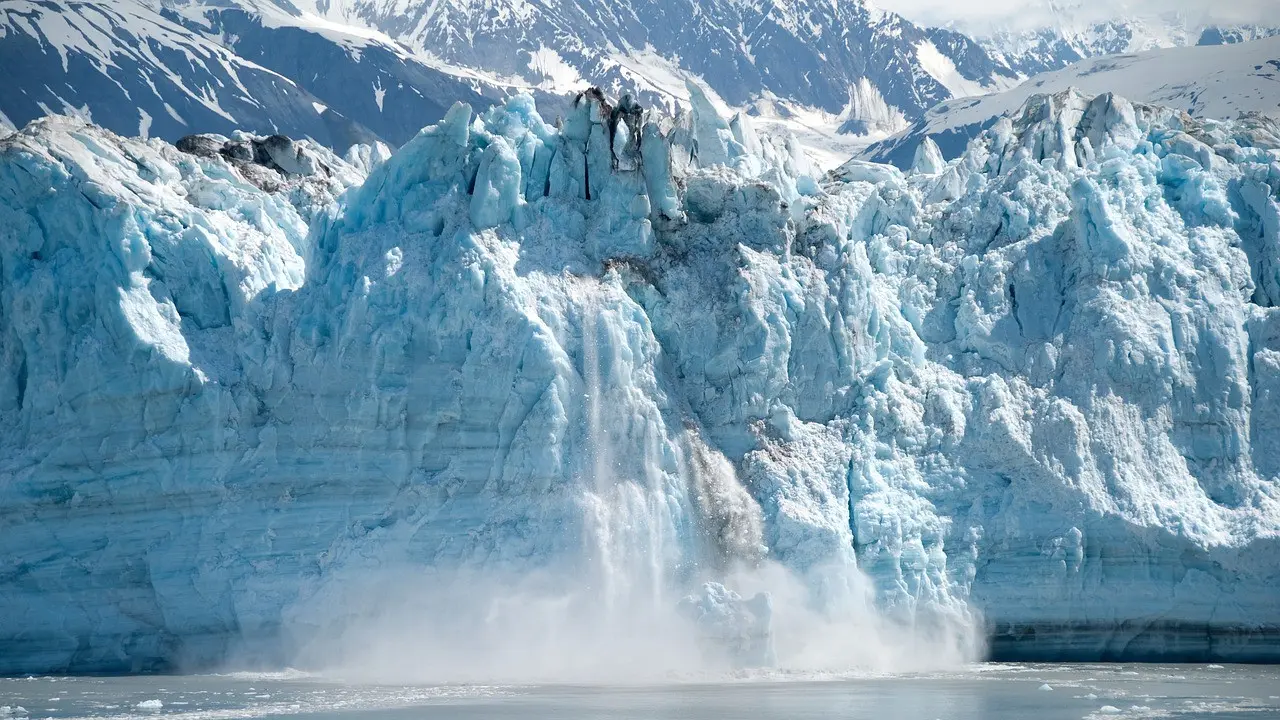 21 Agustus 1986: Gletser Hubbard di Alaska Bergeser 30 Meter, Ancaman Ekologi Meningkat