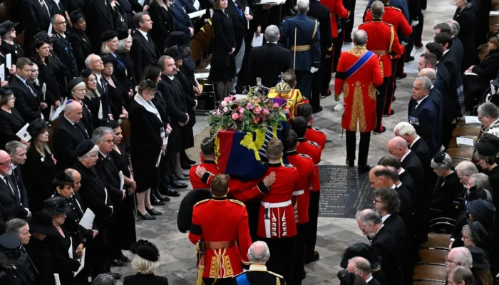 27 Agustus 1979: Sepupu Ratu Elizabeth II Tewas dalam Serangan Bom IRA